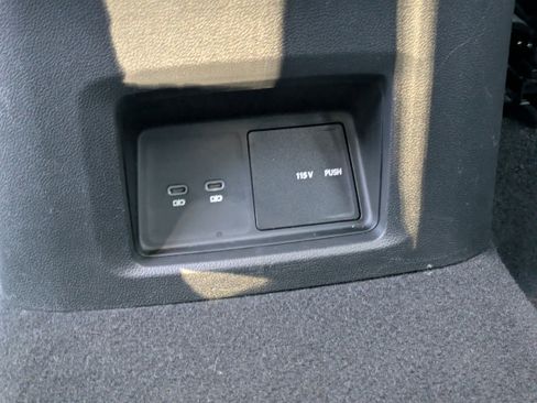 Used 2024 Volkswagen Atlas SE image 15