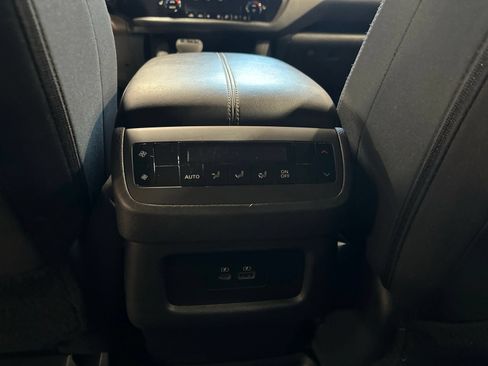 Used 2024 Nissan Pathfinder SV AWD/4WD image 17