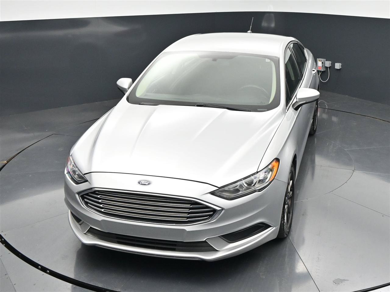 Used 2017 Ford Fusion SE w/ Fusion SE Technology Package FWD image 20