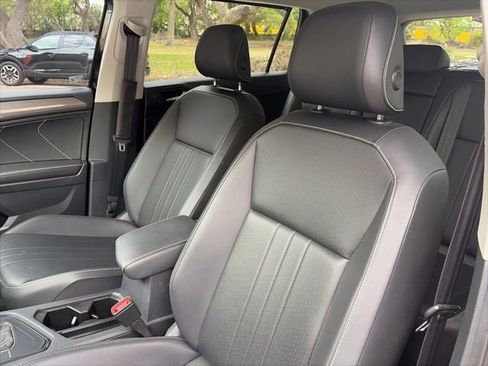 Used 2024 Volkswagen Tiguan SE FWD image 11
