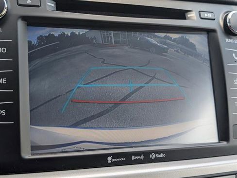 Used 2019 Toyota Highlander XLE image 23