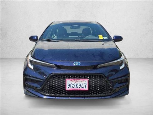 Used 2023 Toyota Corolla SE FWD image 2