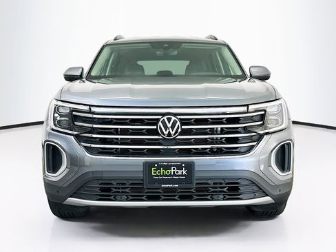 Used 2025 Volkswagen Atlas SE AWD/4WD image 2