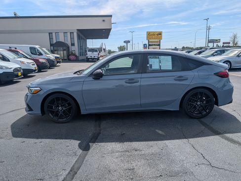 Used 2023 Honda Civic Sport image 5