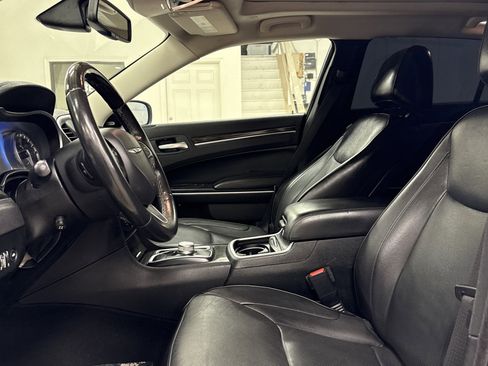 Used 2019 Chrysler 300 Limited image 5