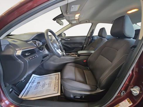 Used 2024 Nissan Altima 2.5 SV FWD image 11