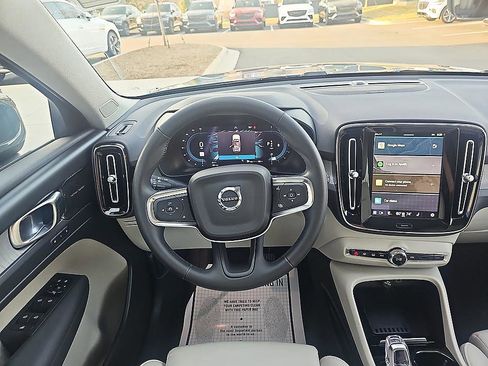 Used 2023 Volvo XC40 B5 Ultimate w/ Protection Package Premier image 18