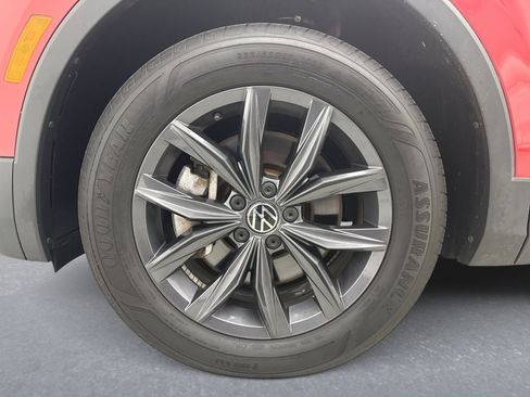 Used 2022 Volkswagen Tiguan SE image 24