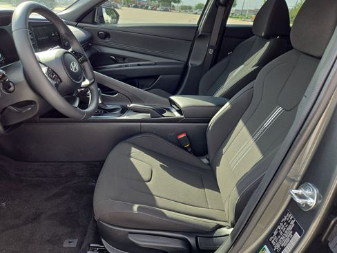 Used 2025 Hyundai Elantra Sport image 16
