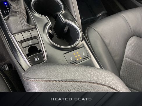 Used 2019 Toyota Camry XLE image 5