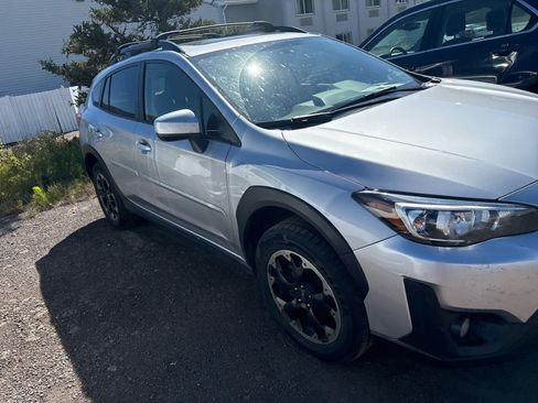 Used 2021 Subaru Crosstrek 2.0i Premium w/ Moonroof Package AWD/4WD image 6