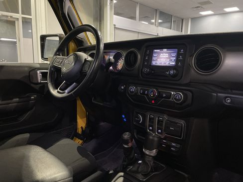 Used 2020 Jeep Wrangler Sport S image 29