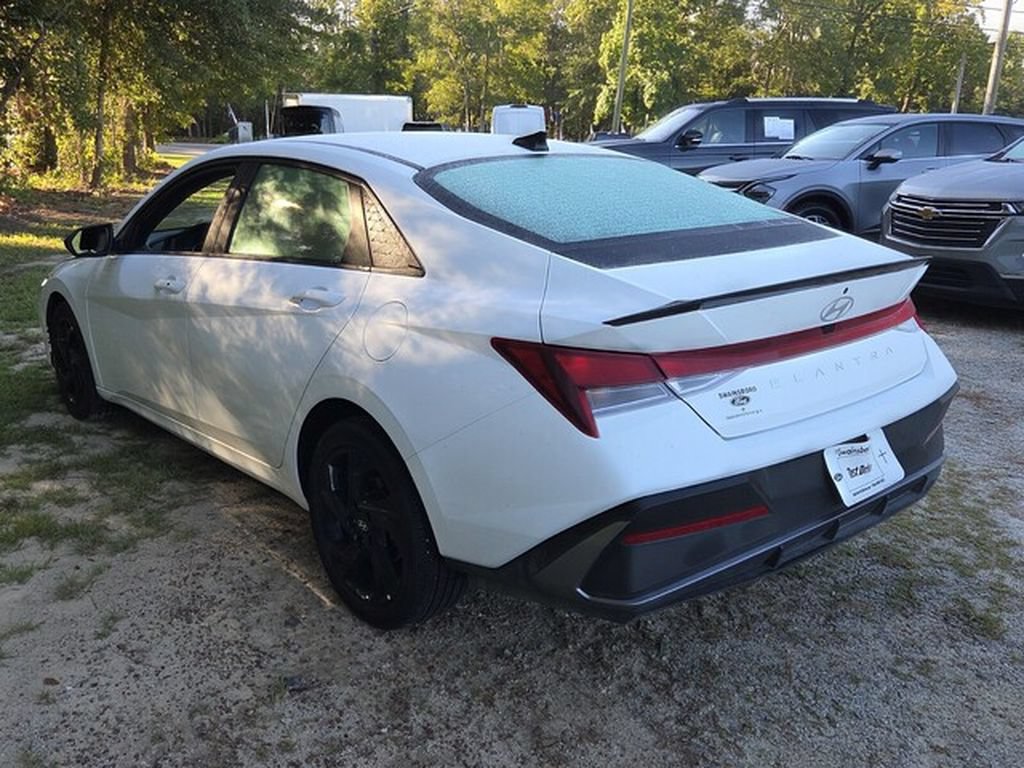 Used 2026 Hyundai Elantra Sport FWD image 11
