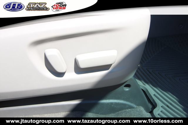 Used 2018 Toyota Sienna XLE Premium w/ Carpet Mat Package FWD image 17