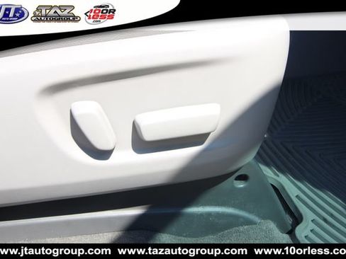 Used 2018 Toyota Sienna XLE Premium w/ Carpet Mat Package FWD image 17