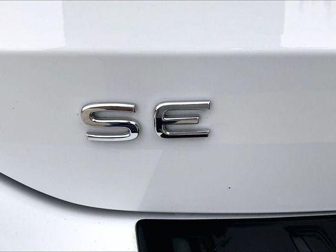 Certified 2025 Volkswagen Taos SE w/ Panoramic Sunroof Package image 7