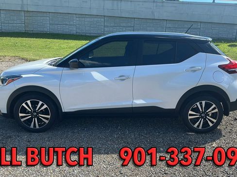 Used 2019 Nissan Kicks SV FWD image 1