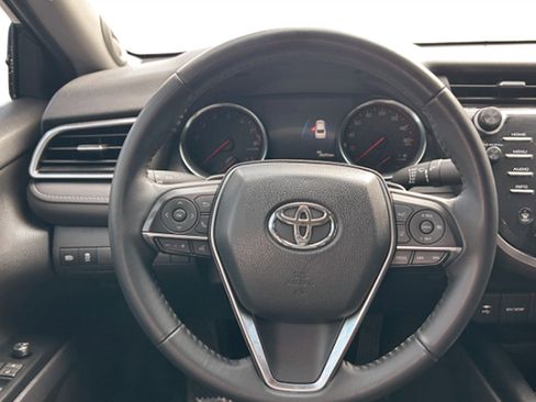 Used 2018 Toyota Camry XSE image 14