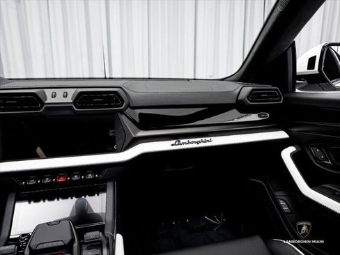 Used 2026 Lamborghini Urus SE AWD/4WD image 38