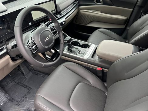 New 2026 Kia Carnival FWD image 8