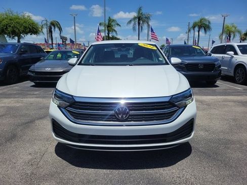 Used 2024 Volkswagen Jetta SE FWD image 3