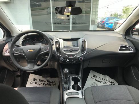 Used 2017 Chevrolet Cruze LT FWD image 11