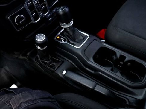 Used 2022 Jeep Wrangler Unlimited Sport AWD/4WD image 17