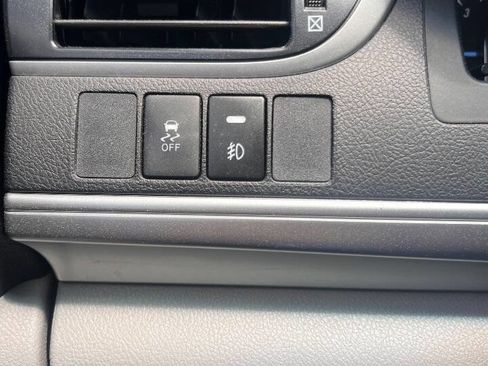 Used 2014 Toyota Camry LE image 19