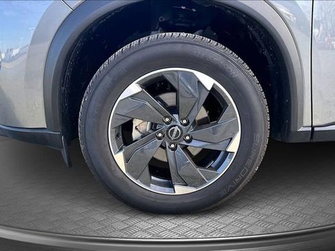 Used 2024 Nissan Rogue SV image 32