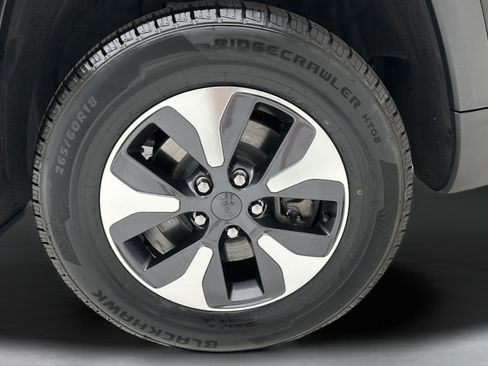 Used 2023 Jeep Grand Cherokee 4WD 4xe image 8