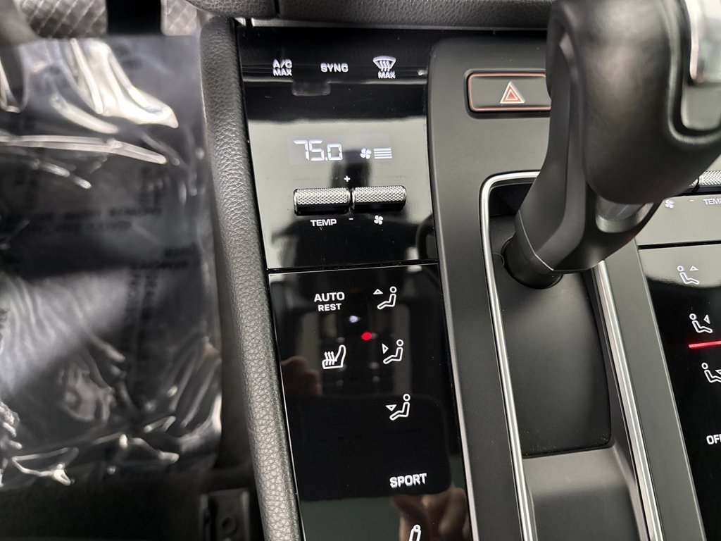 Certified 2022 Porsche Macan S AWD/4WD image 31