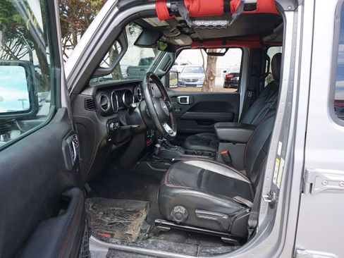 Used 2020 Jeep Gladiator Rubicon image 2