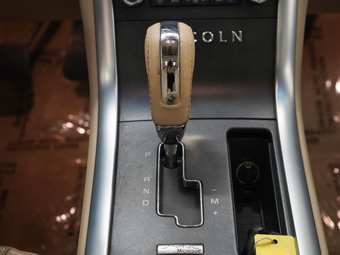 Used 2009 Lincoln MKS AWD image 18