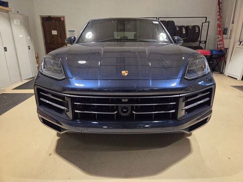 Used 2024 Porsche Cayenne AWD/4WD image 2