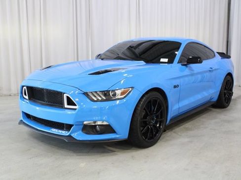 Used 2017 Ford Mustang GT w/ Black Accent Package RWD image 34