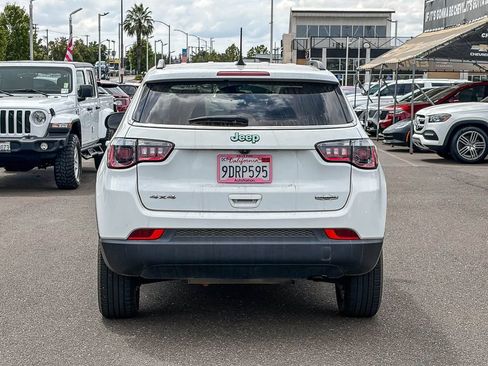 Used 2022 Jeep Compass Latitude AWD/4WD image 3