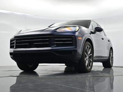 Certified 2024 Porsche Cayenne AWD/4WD image 23