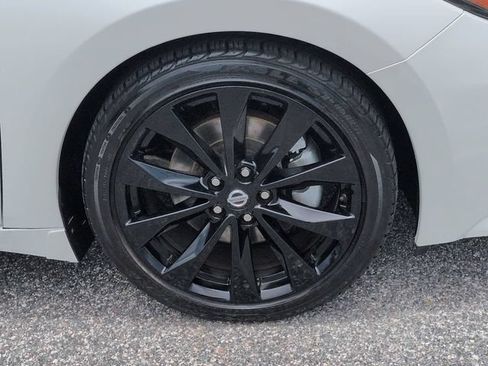 Used 2021 Nissan Maxima SR w/ Sport Mat Group FWD image 11