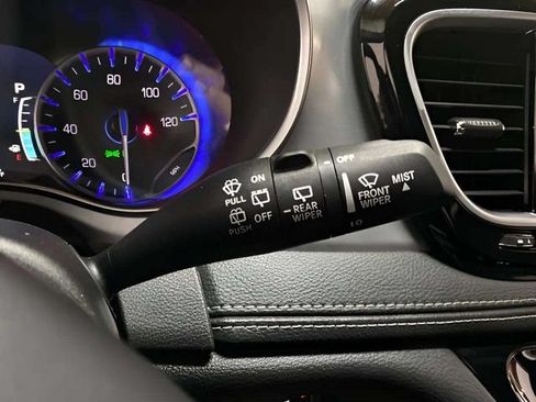 Used 2026 Chrysler Pacifica Limited FWD image 63