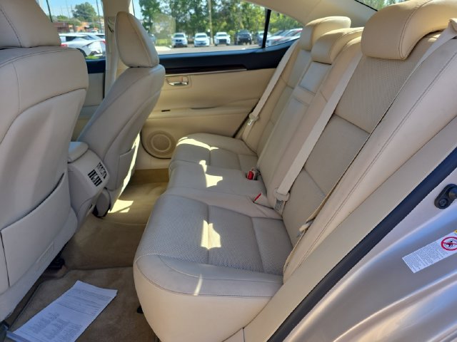 Used 2015 Lexus ES 350 w/ Luxury Package FWD image 11