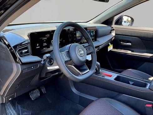 New 2026 Nissan Kicks SR AWD/4WD image 15
