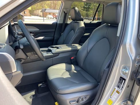 Used 2024 Toyota Grand Highlander XLE image 20