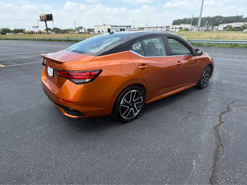 Used 2025 Nissan Sentra SR w/ SR Premium Package FWD image 8