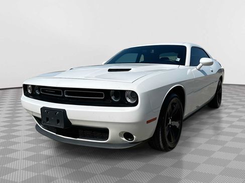 Used 2019 Dodge Challenger SXT RWD image 1