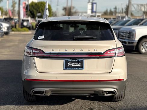 Used 2022 Lincoln Nautilus Reserve image 7