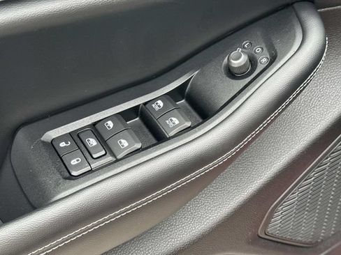 Used 2023 Jeep Grand Cherokee L Limited AWD/4WD image 18