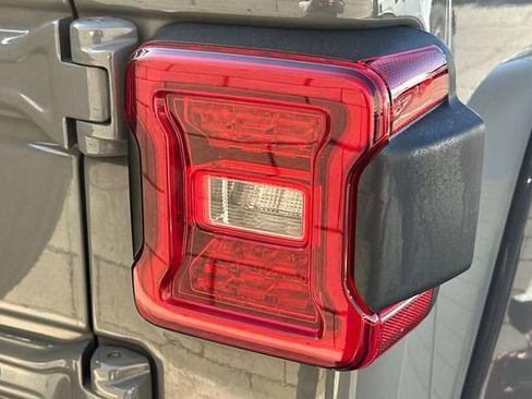 Used 2023 Jeep Wrangler Unlimited Sahara image 12