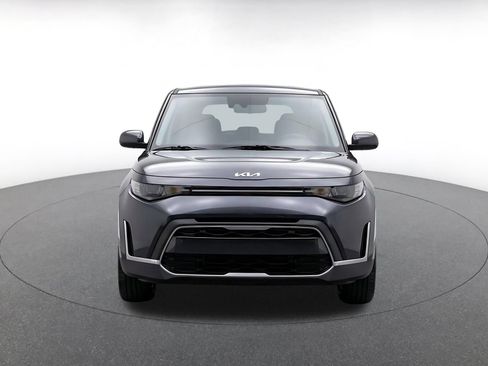 Used 2025 Kia Soul LX w/ LX Technology Package FWD image 2