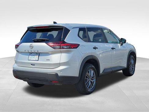 Used 2024 Nissan Rogue S AWD/4WD image 4
