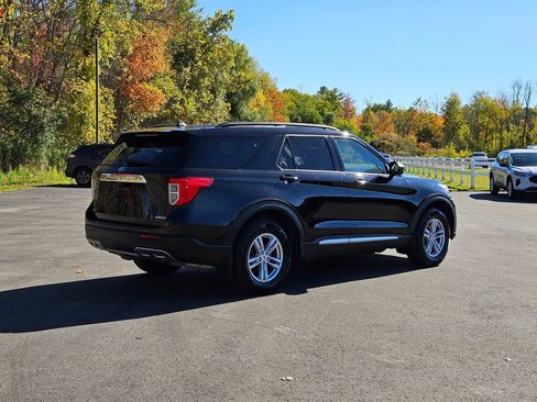 Certified 2022 Ford Explorer XLT w/ Equipment Group 202A image 3